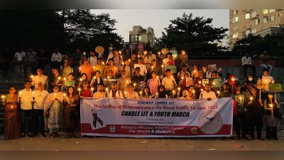 রাজধানীর শ্যামলী মাঠের সম্মুখ সড়কে আয়োজিত তরুণ পদযাত্রা ও মোমবাতি প্রজ্বলন কর্মসূচি/বাংলা ট্রিবিউন