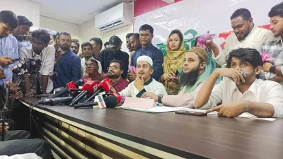 মনোনয়ন নিতে এসে সাংবাদিকদের ব্রিফিং করছেন সারজিস আলম
