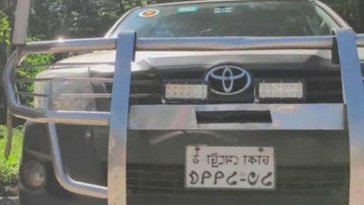 সরকারি গাড়িতে এসে নোয়াখালী বিজ্ঞান ও প্রযুক্তি বিশ্ববিদ্যালয়ের (নোবিপ্রবি) প্রভাষক পদের নিয়োগ পরীক্ষায় অংশ নিয়েছেন উপদেষ্টার সহকারী একান্ত সচিব (এপিএস) আশিকুর রহমান
