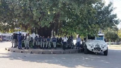 জেলার গুরুত্বপূর্ণ স্থানে পুলিশ, সেনাবাহিনী, বিজিবি ও র্যাব টহল অবস্থান নেয়