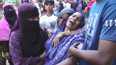 ইমরান খানের মায়ের আহাজারি