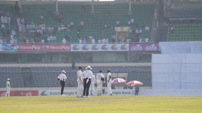 ভূমিকম্পেরর প্রভাব পড়ে মিরপুরে টেস্টেও।