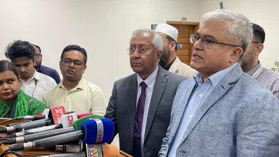 সংবাদ সম্মেলনে বক্তব্য রাখছেন ব্রিগেডিয়ার জেনারেল (অব.) সালীম আহমাদ খান