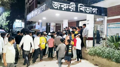 ব্রাহ্মণবাড়িয়ায় শহরের কান্দিপাড়া এলাকায় আধিপত্য বিস্তার নিয়ে প্রতিপক্ষের গুলিতে তিন জন গুলিবিদ্ধ হয়েছেন
