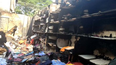 আগুনে ৫টি দোকান পুড়ে ভস্মীভূত হয়েছে