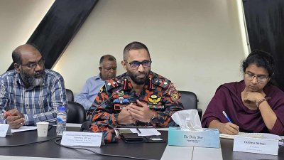 কথা বলছেন লেফটেন্যান্ট কর্নেল মোহাম্মদ তাজুল ইসলাম চৌধুরী (ছবি: নাসিরুল ইসলাম)