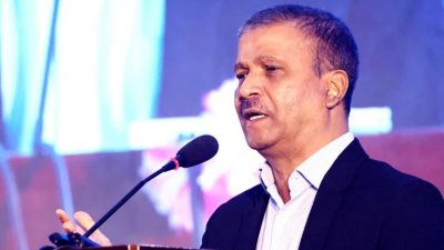 কথা বলছেন ড. আসিফ নজরুল