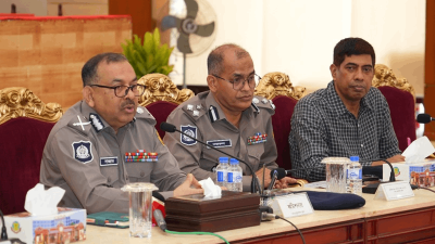 অপরাধ পর্যালোচনা সভায় বক্তব্য দিচ্ছেন ডিএমপি কমিশনার