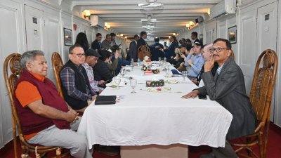 শতবর্ষী প্যাডেল স্টিমারে কূটনীতিকরা
