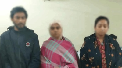 বাঁ থেকে শিপু, বেগম সামিয়া ও বেগম মারিয়া