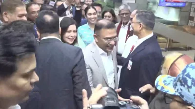 শাহজালাল বিমান বন্দরে স্ত্রী ও মেয়েরসহ তারেক রহমান