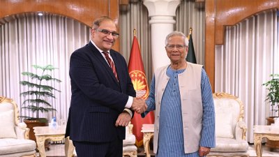 প্রধান উপদেষ্টা মুহাম্মদ ইউনূসের সঙ্গে সাক্ষাৎ করেন পাকিস্তানের হাইকমিশনার ইমরান হায়দার