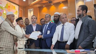 মনোনয়নপত্র জমা দেন জামায়াতের সহকারি সেক্রেটারি জেনারেল এহসানুল মাহবুব জুবায়েরের নেতৃত্বে একটি প্রতিনিধি দল
