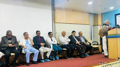 বক্তব্য রাখছেন রুহুল কবির রিজভী