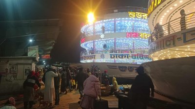 রাজধানীর সদরঘাট থেকে ছাড়তে শুরু করেছে লঞ্চ
