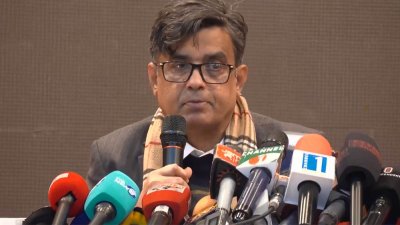 ব্রিফ করছেন প্রধান উপদেষ্টার প্রেস সচিব শফিকুল আলমম