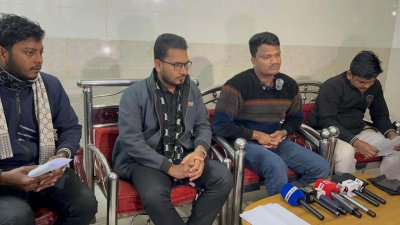 ফেনী প্রেসক্লাবে সংবাদ সম্মেলন করে আনুষ্ঠানিকভাবে দলের সব কার্যক্রম থেকে অব্যাহতির ঘোষণা দিয়েছেন পাঁচ জন