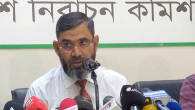 নির্বাচন কমিশনার আবুল ফজল মো. সানাউল্লাহ (ফাইল ছবি)