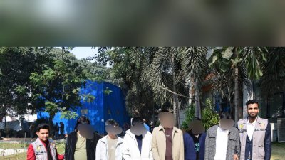 গ্রেফতার হওয়া প্রতারক চক্র