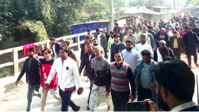 ‘হ্যাঁ’ ভোটের পক্ষে এলাকায় প্রচারণা চালাচ্ছেন এনসিপি প্রার্থী আল মামুন
