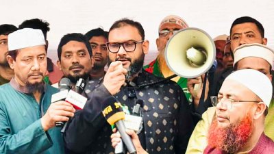 বক্তব্য দিচ্ছেন ব্যারিস্টার আরমান