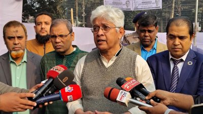 রংপুরে জুলাই অভ্যুত্থানের শহীদদের স্মরণে স্থাপিত স্মৃতিস্তম্ভে পুস্পার্ঘ্য অর্পণ করে সাংবাদিকদের সঙ্গে কথা বলেন আদিলুর রহমান খান