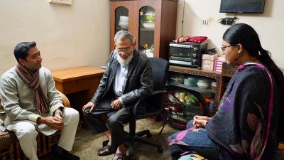 সৈকতের পরিবারের সদস্যদের সঙ্গে সাক্ষাৎ করেন ববি হাজ্জাজ
