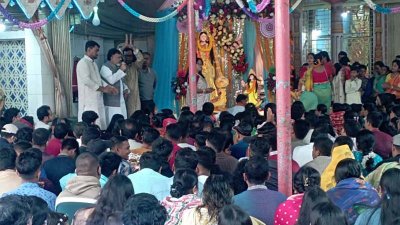 মন্দিরে সরস্বতী পূজা পরিদর্শন করেন বিএনপির প্রার্থী শফিকুল ইসলাম মিল্টন