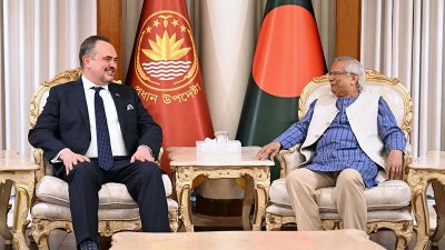 ব্রেন্ট ক্রিস্টেনসেন প্রধান উপদেষ্টার সঙ্গে সাক্ষাৎ করেন