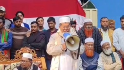 এনসিপির প্রার্থী মাহবুব আলমের বাবা বিএনপির নির্বাচনি জনসভায় ভোট চাচ্ছেন