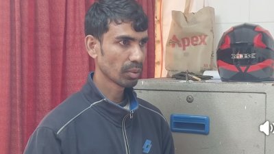 বরগুনা জেলা প্রশাসকের কার্যালয়ে ঢুকে হামলার চেষ্টার অভিযোগে এক যুবককে আটক করেছে পুলিশ