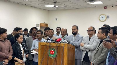 এএমএম নাসির উদ্দিননের সঙ্গে বৈঠক শেষে কথা বলছেন সাংবাদিক নেতারা