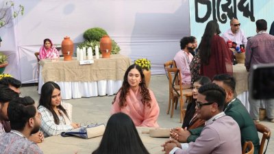 ‘চায়ের আড্ডা’ শীর্ষক অনুষ্ঠানে তরুণদের সঙ্গে জাইমা রহমান