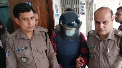 কারাগারে পাঠানোর নির্দেশ দেওয়া হয়েছে শিশু গৃহকর্মী মোহনাকে পৈশাচিক নির্যাতনের মামলায় বিমান বাংলাদেশ এয়ারলাইন্সের ব্যবস্থাপনা পরিচালক (এমডি) ও সিইও শফিকুর রহমান এবং তার স্ত্রী বিথীসহ চারজনকে