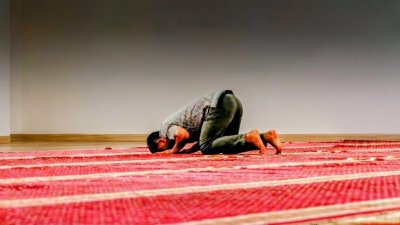 গ্রিসে বাসায় নামাজের জামাত আয়োজনের অভিযোগে বাংলাদেশির রেসিডেন্স পারমিট বাতিল