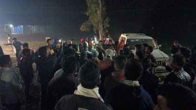 হাতিবান্ধা উপজেলার জোড়াপুকুর তেলের পাম্প এলাকায় এ ঘটনা ঘটে