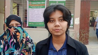 জীবনে প্রথমবার ভোট দিয়েছেন আফিয়া জান্নাত