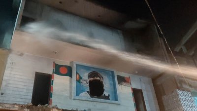 চাঁদপুরে আওয়ামী লীগের দলীয় কার্যালয়ে হঠাৎ অগ্নিসংযোগের ঘটনা ঘটেছে