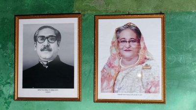 কার্যালয় খুলে শেখ মুজিব ও শেখ হাসিনার ছবি টানিয়ে দিয়েছেন ছাত্রলীগের নেতাকর্মীরা