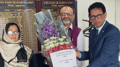 শিক্ষামন্ত্রী এহসানুল হক মিলনের কাছে পদত্যাগপত্র জমা দিয়েছেন ভিসি নিয়াজ আহমদ খান