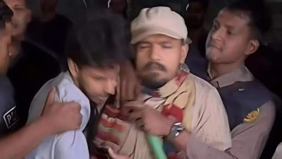 সোহরাওয়ার্দী উদ্যানে শিক্ষার্থী লাঞ্ছনা