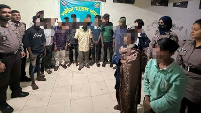 রাজধানীর পল্টন থানা এলাকায় দিনব্যাপী বিশেষ অভিযান পরিচালনায় গ্রেফতারকৃতরা
