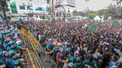 জুলাই আন্দোলন চলাকালে ছাত্র-পুলিশ মুখোমুখি (ফাইল ফটো)