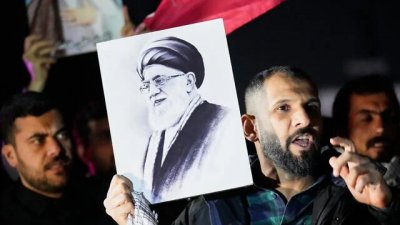 ইরান সরকারের বিরুদ্ধে বিক্ষোভের ফাইল ছবি: এপি