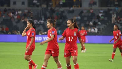 এশিয়া কাপে চীনের বিপক্ষে ম্যাচে মাঠে বাংলাদেশ নারী ফুটবল দল। ছবি: সংগৃহীত