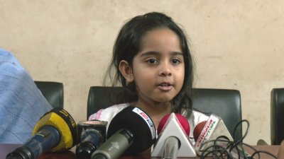 জাহাঙ্গীর হোসেনের খোঁজ না পেয়ে দিশেহারা তার পরিবার ও ছোট্ট মেয়ে রিদা