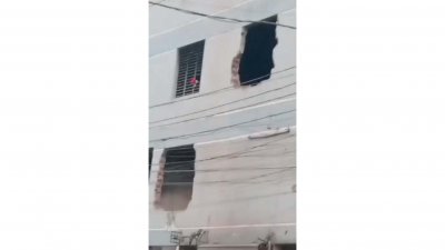 শহরের সরিষাহাটির মোড় জেলা আওয়ামী লীগ কার্যালয়