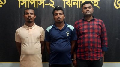 গ্রেফতার তিন জন