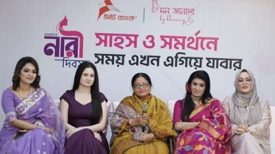 অনুষ্ঠানে অতিথিরা