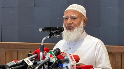 কথা বলছেন ডা. শফিকুর রহমান